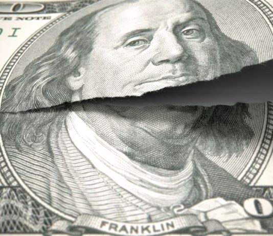 “لأنو الشباب متخانقين”… هذا هو سبب إرتفاع سعر صرف الدولار