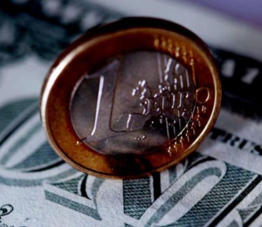 اليورو بدولار… العملة الأوروبية تراجعت أم الأميركية ارتفعت؟