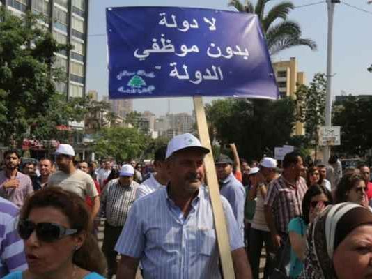 القطاع العام يتحلل… ألم يحن الوقت لإنصاف موظفيه؟!