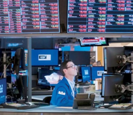 «التعبئة الروسية» تهبط بأسهم العالم والعملات… والدولار والذهب يحلقان