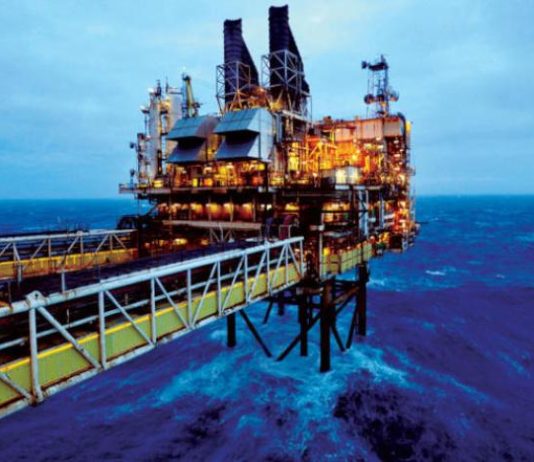 النفط يتذبذب بعنف وسط ارتباك عالمي