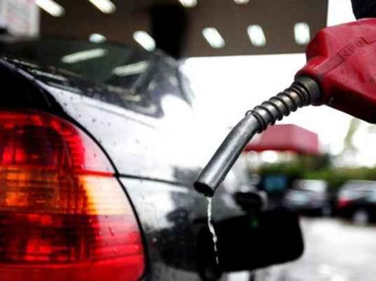 ارتفاع جديد في أسعار المحروقات وصفيحة البنزين تسجل 700 ألف ليرة وقارورة الغاز تتخطى الـ 400 ألف ليرة