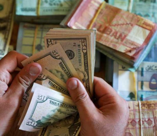 لهذه الأسباب هبط الدولار