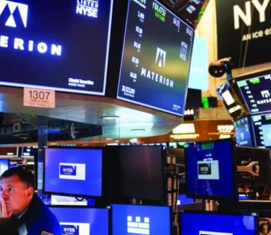 الأسواق تبدأ الأسبوع بتباين حاد