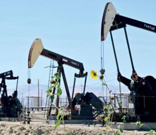 النفط يتراجع 5% وسط محادثات لتسقيف {الروسي}