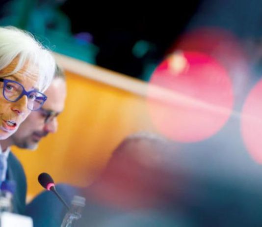 «ذروة التضخم» تشغل صناع السياسات في العالم