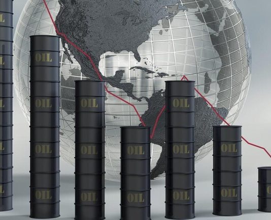 أسعار النفط تعمق خسائرها