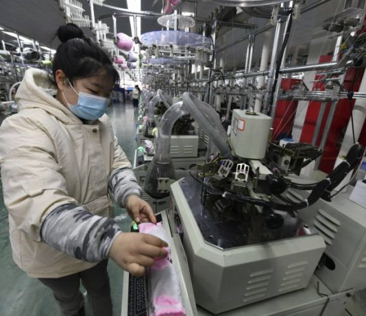 الصناعة العالمية تدفع ثمن دوامة عدم اليقين الاقتصادي