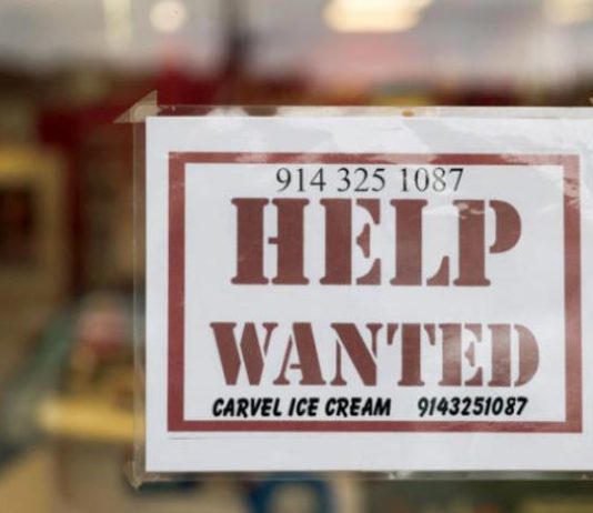 انخفاض طلبات «البطالة الأميركية» رغم «تسريحات التكنولوجيا»