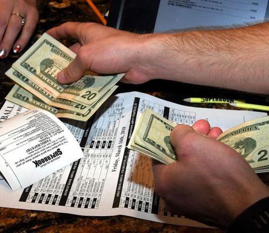 اللبنانيون يُراهنون بـ “ملايين الدولارات” في المونديال!