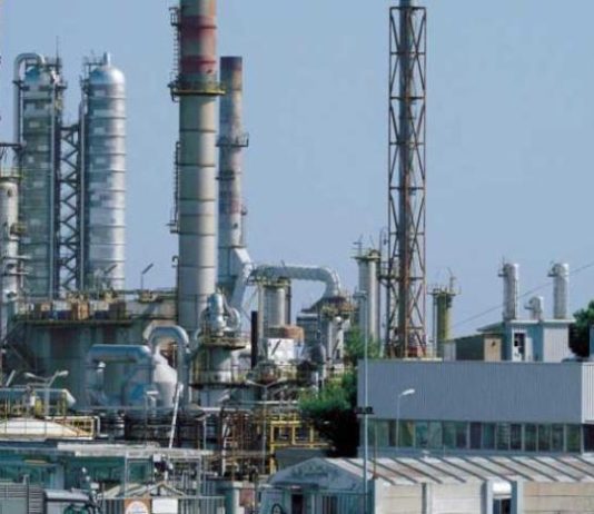 النفط يحلق بجناحي الصين وأميركا