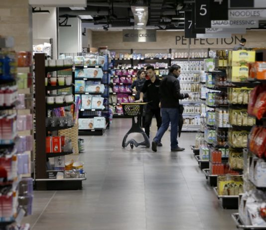 وزير الاقتصاد: التّسعير بالدولار مسموحٌ