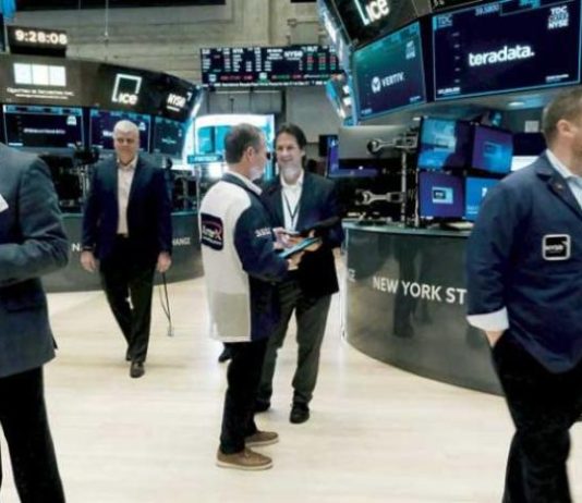 «قلق الفائدة» يزيد آلام الذهب