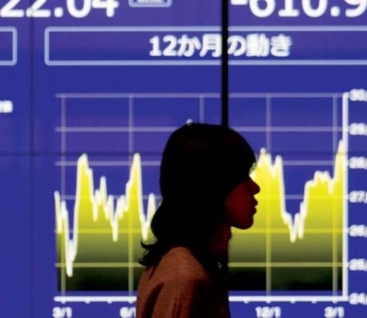 الأسواق تعبر «الساعات العصيبة» لتجاوز «زلزال المصارف»