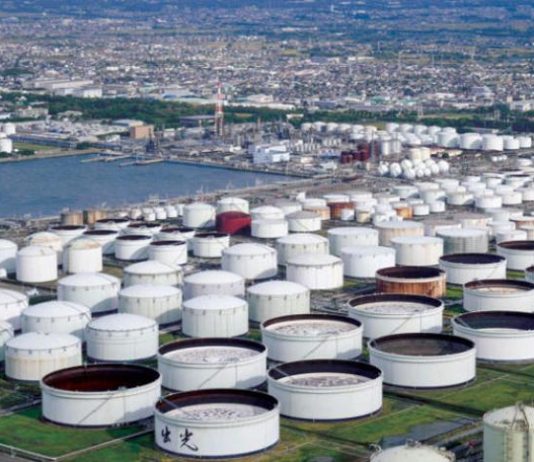 مخاوف الفائدة تدفع النفط لخسائر أسبوعية 5%