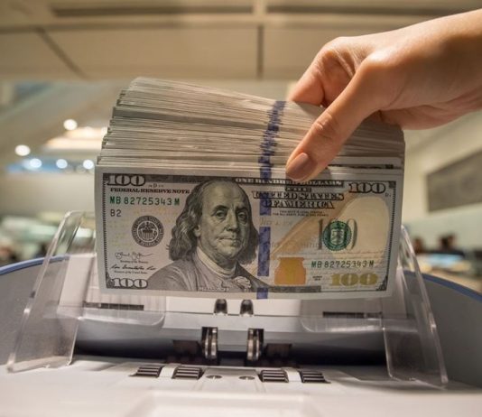 “نعيش في عصفورية”… قفزات “كبيرة”متوقعة للدولار بعد انخفاضه!