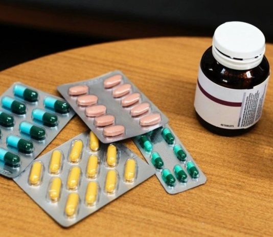 أدوية منتهية الصلاحية بنصف سعرها