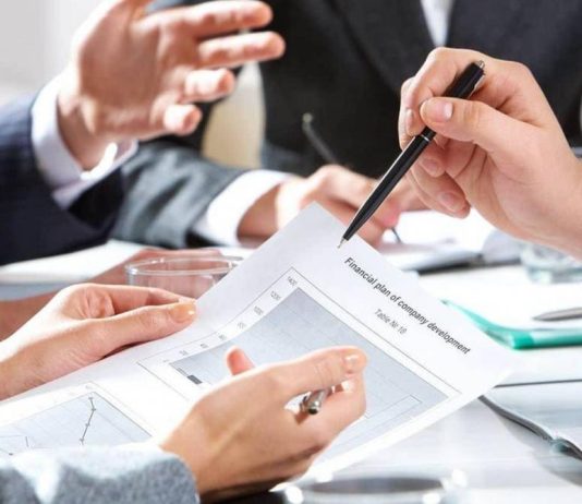 ضغط الدولار يسحق راتب موظف القطاع الخاص… أيضاً