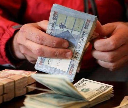 مصير الدولار تحكمه صدمات السياسة