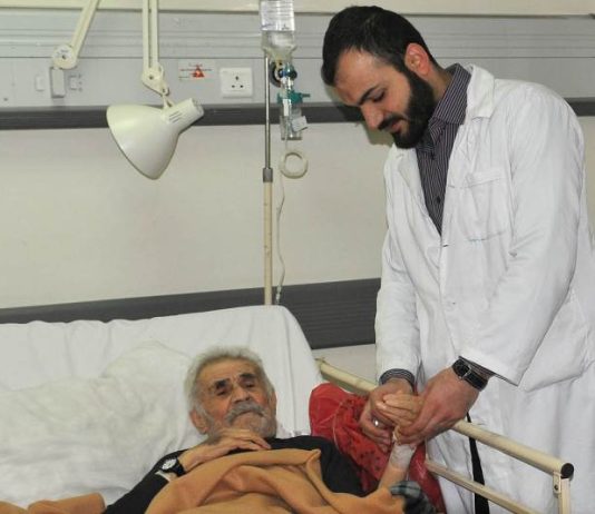 مئات آلاف الدولارات تُدفَع.. وهدم مستشفى الحريري متواصل