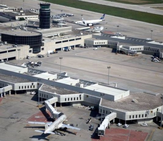 فنيو الطيران المدني يهددون بشل حركة مطار بيروت