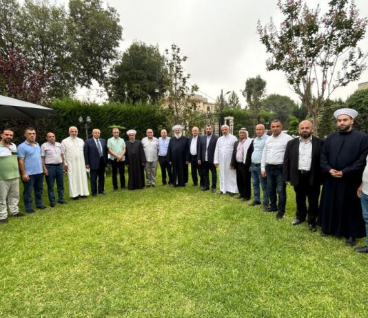 خلال حفل تكريم أقامه علي العبد الله لـ حسن الأدرع: مفتي عكار الشيخ زيد بكار زكريا: طاقات وكفاءات عكار تدعم “قيامة” الشمال وكل لبنان