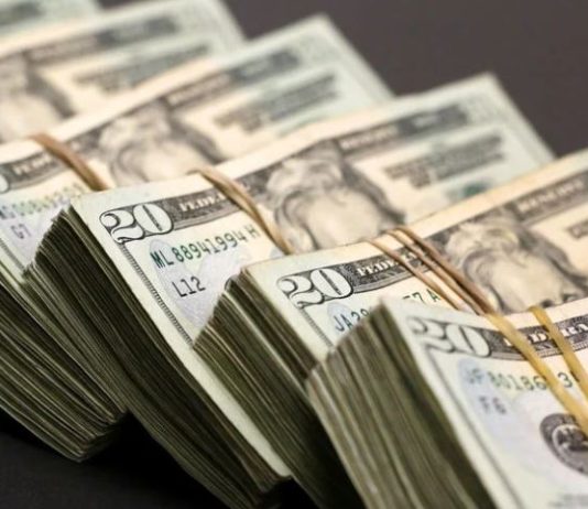 قوة الدولار وثباته محط أنظار العالم… فهل يتعرّض لنكسة؟