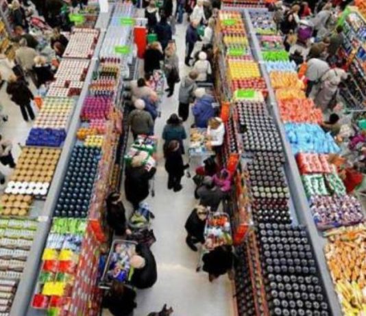 بعد أن بلغت نسبة الفقر في لبنان 80%… شريحة واسعة تسعى لتأمين الحاجات الأساسيّة هل بات التخزين وسيلة لتجنب ارتفاع الأسعار أو النقص في المستقبل؟