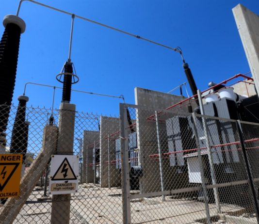 الفيول الجزائري للتخزين لا للتشغيل: الكهرباء إلى 10 ساعات يومياً في تشرين الثاني