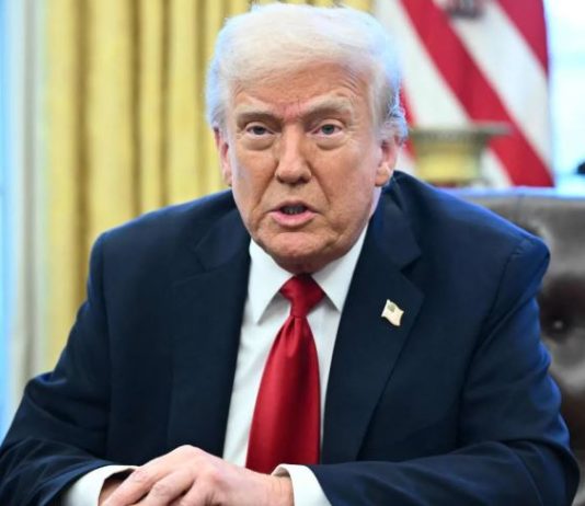 ترمب يعلن فرض رسوم جمركية بنسبة 25 % على واردات السيارات