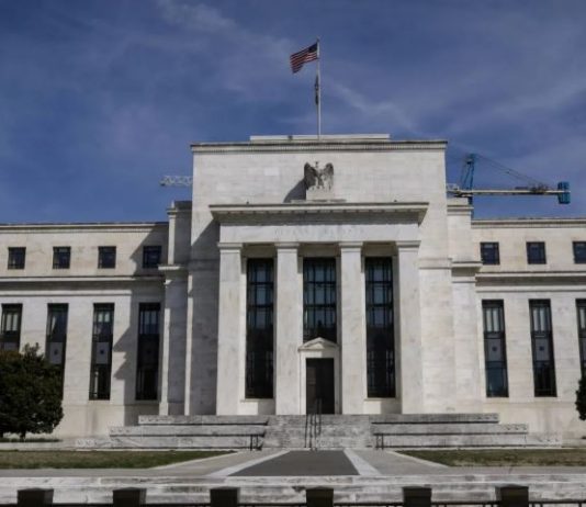 مسؤول في «الفيدرالي»: رسوم ترمب الجمركية قد ترفع معدّل التضخّم