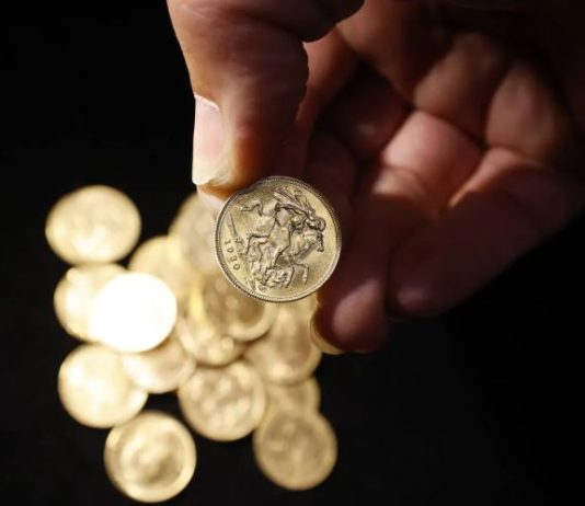 الذهب يرتفع بعد إبقاء «الاحتياطي الفيدرالي» الفائدة ثابتة