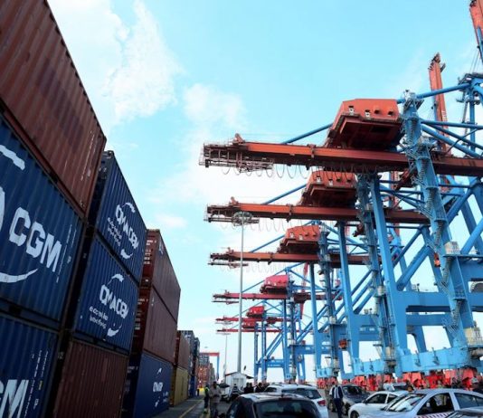 رسوم إضافية على الصادرات إلى أميركا: هل يجب ان نقلق؟