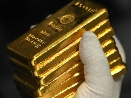 كبير الاقتصاديين في معهد التمويل: اقترح بيع ثلث الذهب واستثمار الباقي