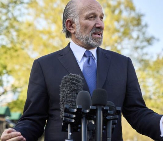 وزير التجارة الأمريكي يكشف عن اتصالات بين واشنطن وبكين بشأن التجارة