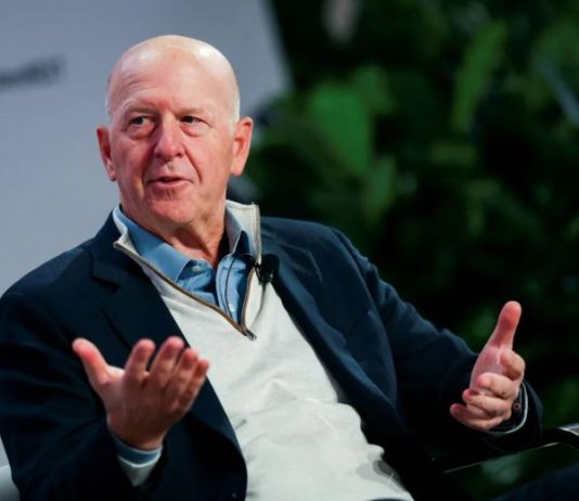 الرئيس التنفيذي لـ«غولدمان ساكس»: ضبابية الحرب التجارية ترفع احتمالات الركود في 2025