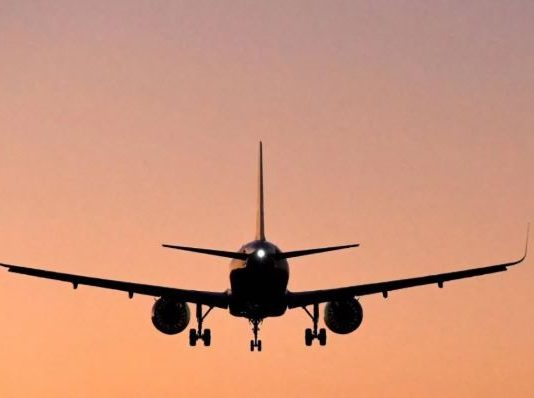 أسهم الطيران الأميركية والأوروبية تقفز بدعم من آمال «وقف الحرب بين إسرائيل وإيران»