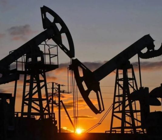 النفط يستهل تعاملات الأسبوع على ارتفاع… وبرنت يسجل 68.50 دولار