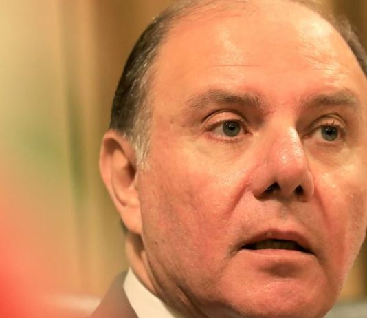 مشاورات لحاكم «المركزي» في باريس وواشنطن: «خارطة طريق» لإعادة الهيكلة