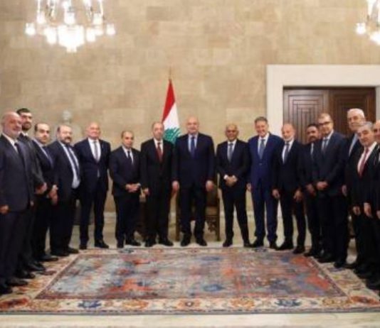 عون استقبل جمعية تجار جونيه برئاسة حكيم : القطاع الصناعي والتجاري اساسي للبنان