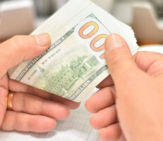 خلف: خيوط الأمل تتجمّع حول قانون الفجوة المالية