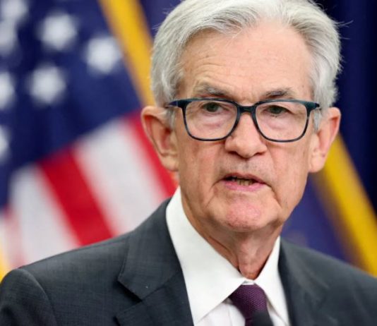 باول يمهِّد الطريق لخفض الفائدة… لكن تقريرين اقتصاديين قد يقلبان الموازين