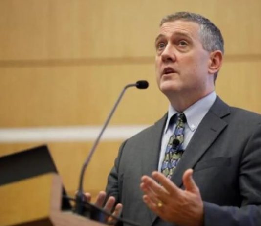 بولارد يؤكد محادثته مع بيسنت لرئاسة «الفيدرالي» ويعلن دعمه خفض الفائدة