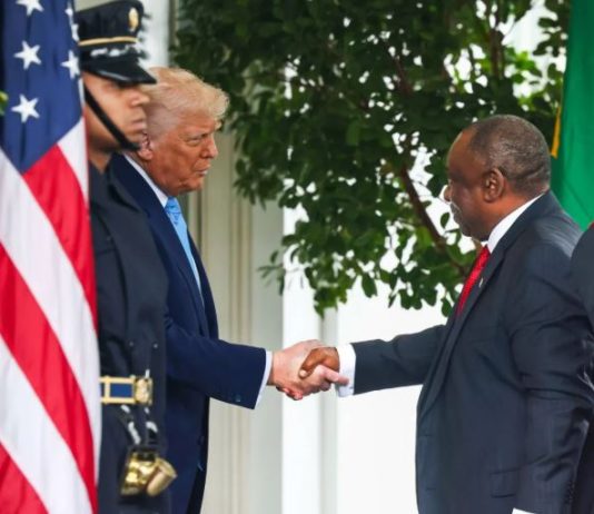 جنوب أفريقيا تواجه شبح العزلة: هل يهددها قانون أميركي بفصلها عن «سويفت»؟