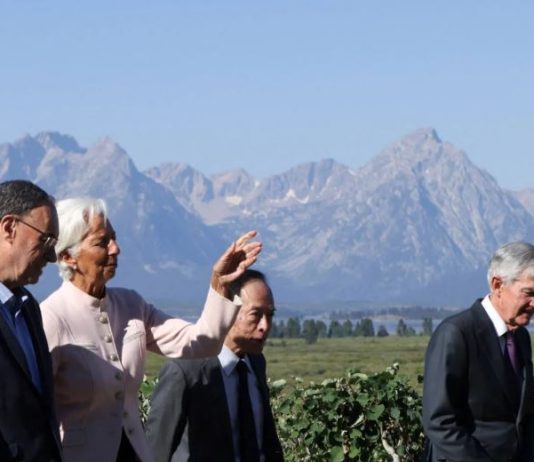 حرّاس البنوك المركزية العالمية يخشون عاصفة «الفيدرالي»