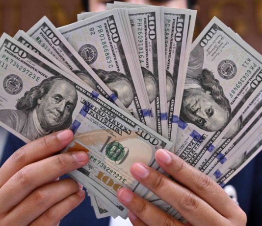 المستثمرون في موقف دفاعي مع تصاعد توترات سوق الديون