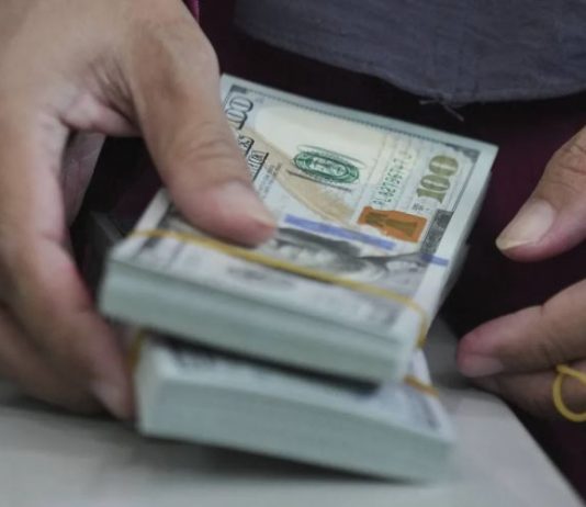 ترقب الأسواق لتقرير التضخم يدعم مكاسب الدولار