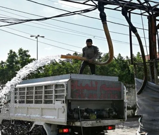 المياه شحيحة عند الناس: تعالوا إلى جمهورية الصهاريج المدعومة