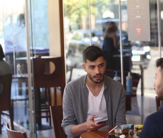 مطاعم لبنان: الأرباح للمالك… والموظف يعيش على “البقشيش”