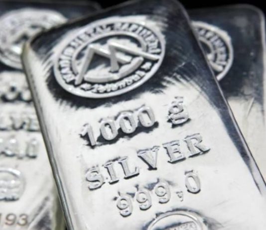 قفزة تاريخية للفضة تصل بها إلى ذروة لم تُسجل منذ 14 عاماً